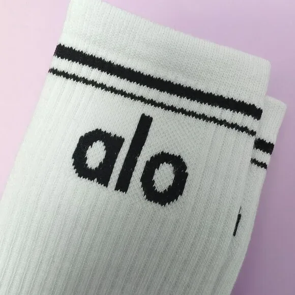 🥝NWT ALO Yoga Socks 2 Pairs - Picture 3 of 3